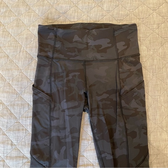 LULULEMON Fast & Free Leggings with Pockets. Size 4. - Picture 2 of 7
